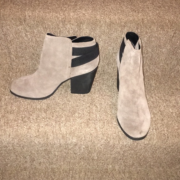 NWT Kenneth Cole Genuine Suede Booties - Picture 2 of 8